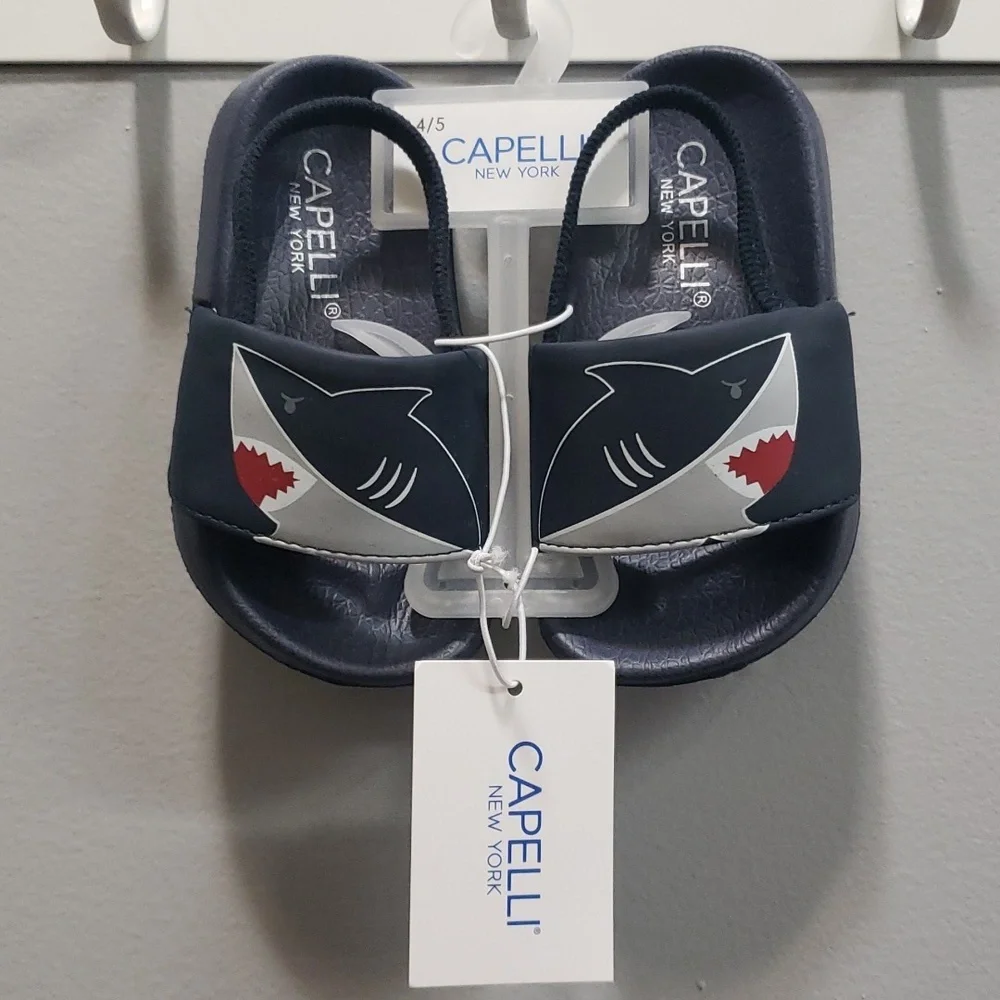Capelli New York NWT Boys Shark Design Sandals, 4/5